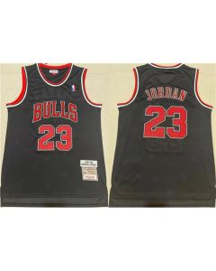 Men's Chicago Bulls #23 Michael Jordan 1997-98 Black Throwback Stitched Jersey (Black)
