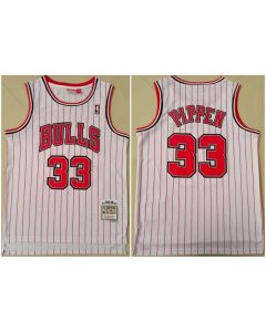 Men's Chicago Bulls #33 Scottie Pippen White Throwback Stitched Jersey (White)
